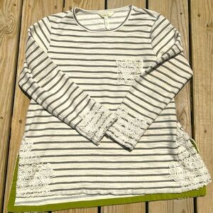 Matilda Jane“With A Twist” Stripe Cream/Gray Crotchet Hi/Low Lace Terry Top Sz.L